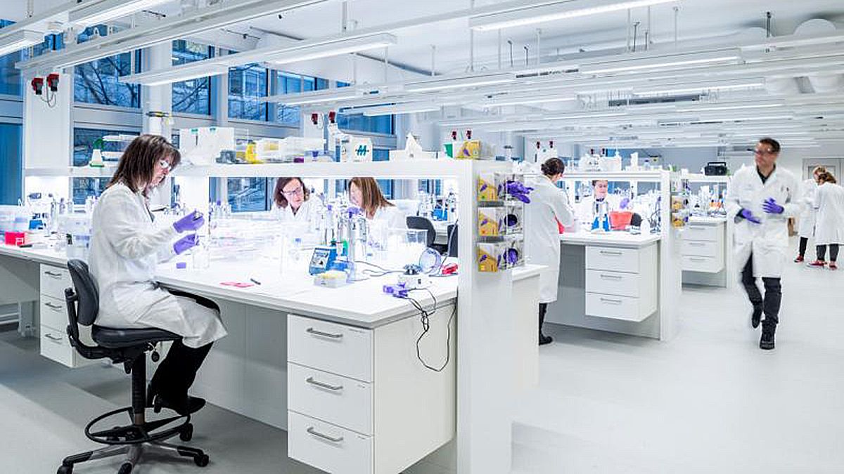 AstraZeneca desarrolla la vacuna contra el coronavirus.