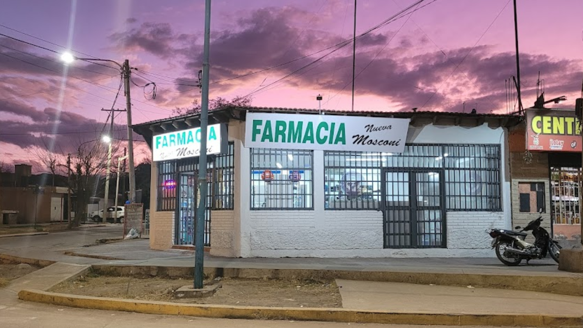 La farmacia de Godoy Cruz que sufrió un robo este martes a la madrugada.