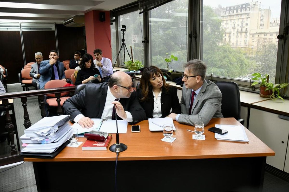 Los consejeros Piedecasas, Reyes y Vischi promueven la destitución de Walter Bento. Los consejeros Piedecasas, Reyes y Vischi promueven la destitución de Walter Bento.