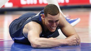 Dwight Powell sufrió una impactante lesión en la NBA