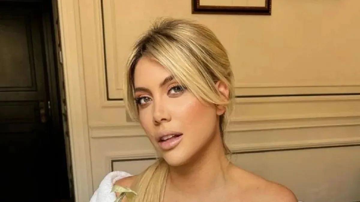 Qué se puso Wanda Nara para recibir el premio en Turquía: Sos la reina de la favela