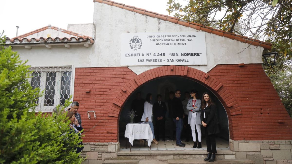 A la espera de un edificio propio, la escuela funciona en la casa de la familia Strólogo, en el distrito Las Paredes de San Rafael. A la espera de un edificio propio, la escuela funciona en la casa de la familia Strólogo, en el distrito Las Paredes de San Rafael.