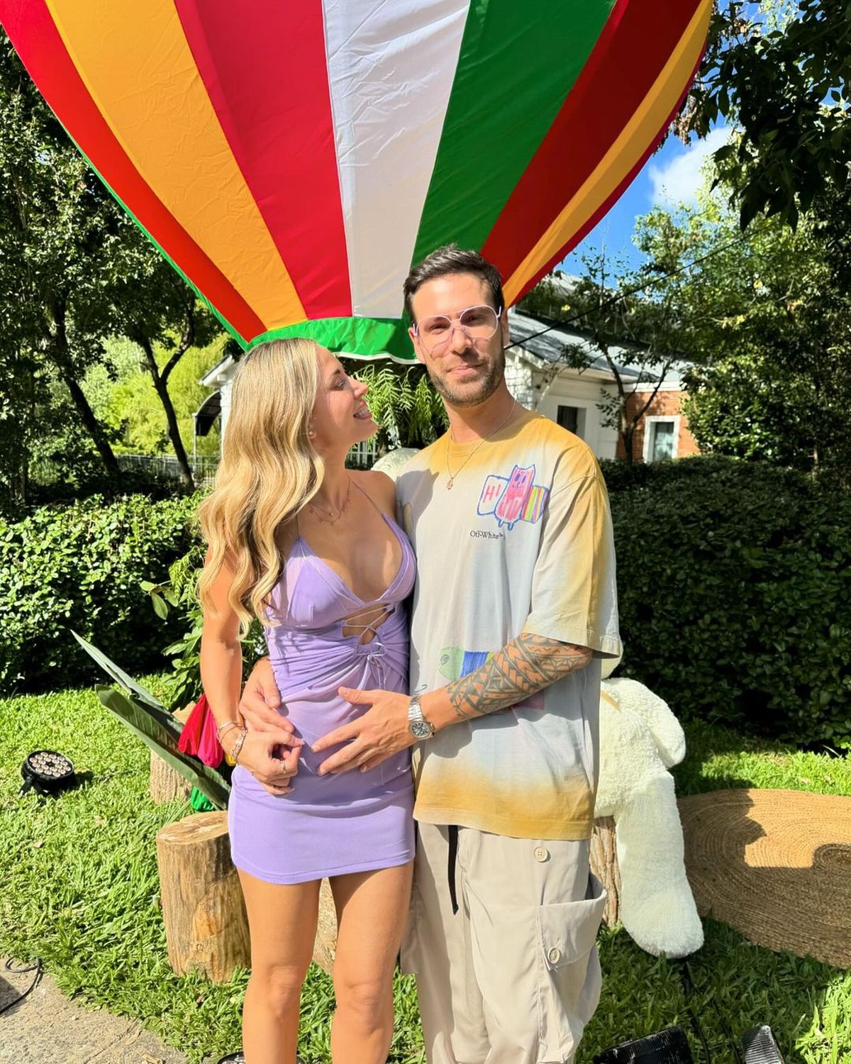 Jesica Cirio celebró sus 39 y paralizó las ultra transparencias con su look: vestido XS, recortes y más.