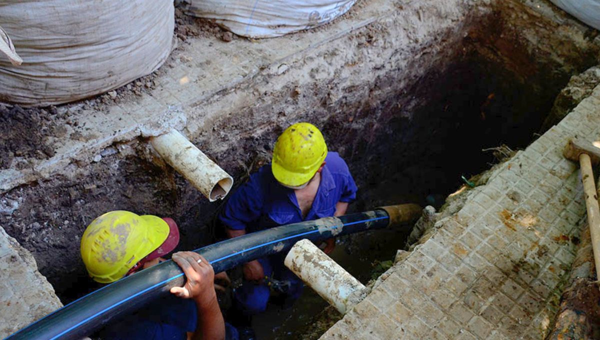 La discontinuidad en el servicio se debe a un recambio de cañerías para mejorar el servicio de agua. La discontinuidad en el servicio se debe a un recambio de cañerías para mejorar el servicio de agua.