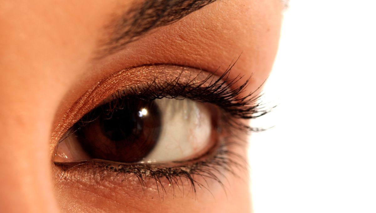El color de delineador que debes usar si tienes ojos marrones: no es el negro
