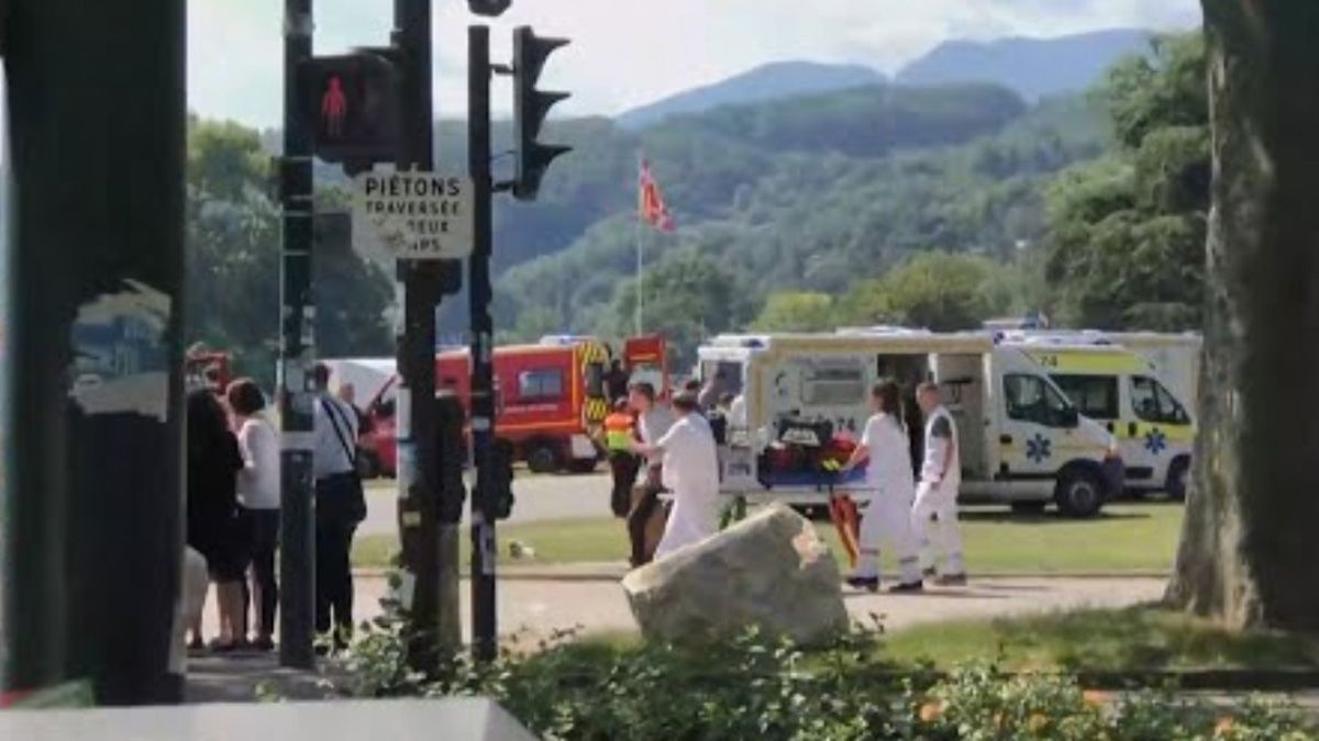 Pánico en Francia: un hombre atacó a cuchillazos a seis personas, cuatro de ellos niños Pánico en Francia: un hombre atacó a cuchillazos a seis personas, cuatro de ellos niños