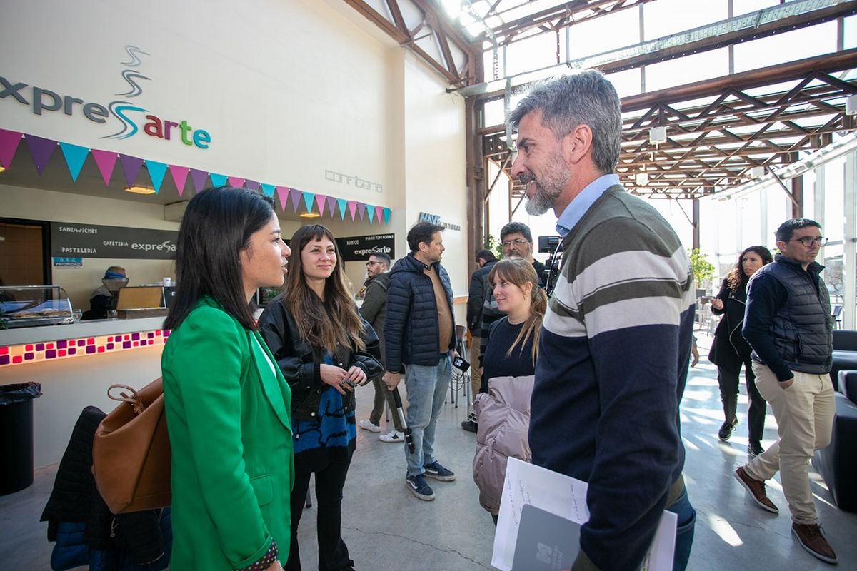 Este hackathon consistirá en charlas de tipo TED de 20 minutos, que estarán a cargo de Welfi, Innovaducate y Banco Galicia Este hackathon consistirá en charlas de tipo TED de 20 minutos, que estarán a cargo de Welfi, Innovaducate y Banco Galicia