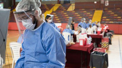 Las Heras busca reforzar su propio equipo sanitario para enfrentar la pandemia de coronavirus, y para ello incorporará a diez profesionales de la salud.