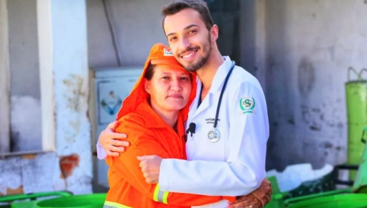 Siempre estuve orgulloso de ella: se recibió de enfermero y homenajeó a su madre recolectora de basura