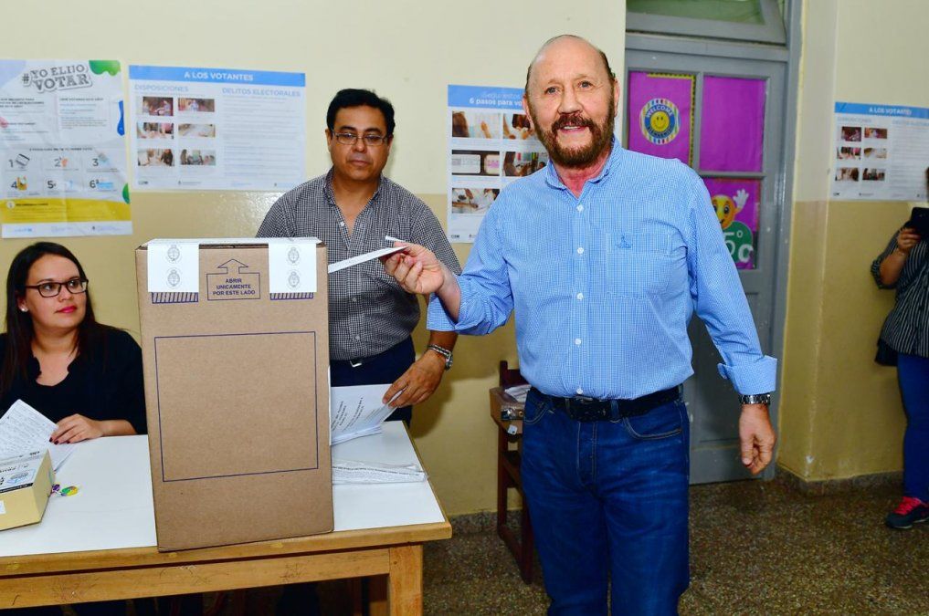 Gildo Insfrán (70). Fue ocho años vicegobernador y casi 26 años gobernador de Formosa. Lo más parecido a un funcionario eterno. ¿TIene eso algo que ver con&nbsp; la democracia?&nbsp;