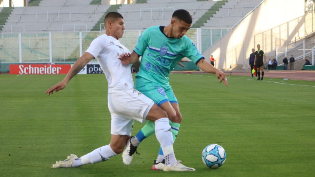 Godoy Cruz tuvo un gran comienzo ante Racing por la Copa Argentina.