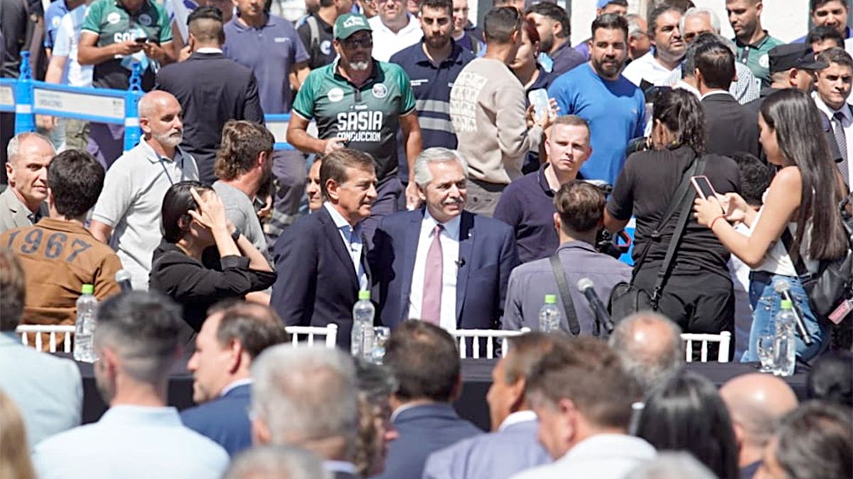 Alberto Fernández tuvo su acto netamente peronista en Palmira. Pero esta vez lo acompañó el radical Suarez.