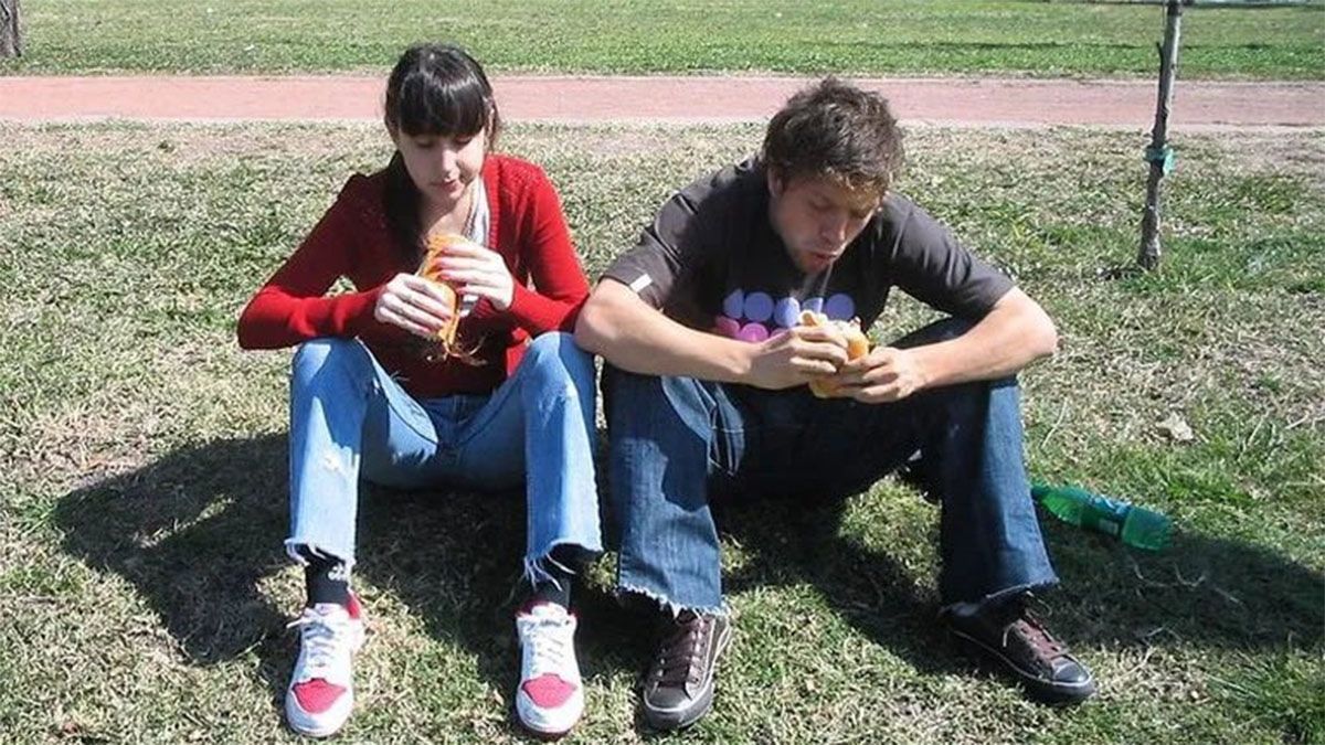 Papu Gómez y su esposa Linda Raff posaban en una foto en los días que se conocieron.