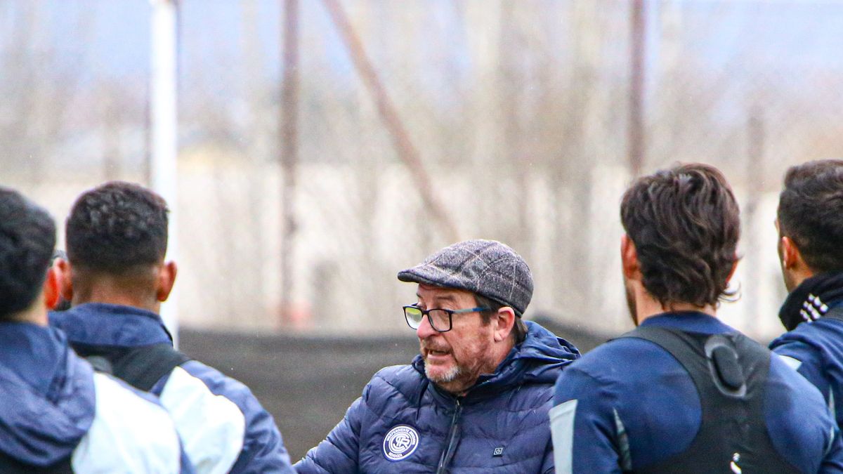 Alfredo Berti tiene el equipo para jugar ante Defensa y Justicia. Será el debut del entrenador en el Gargantini en su nueva etapa en el club.