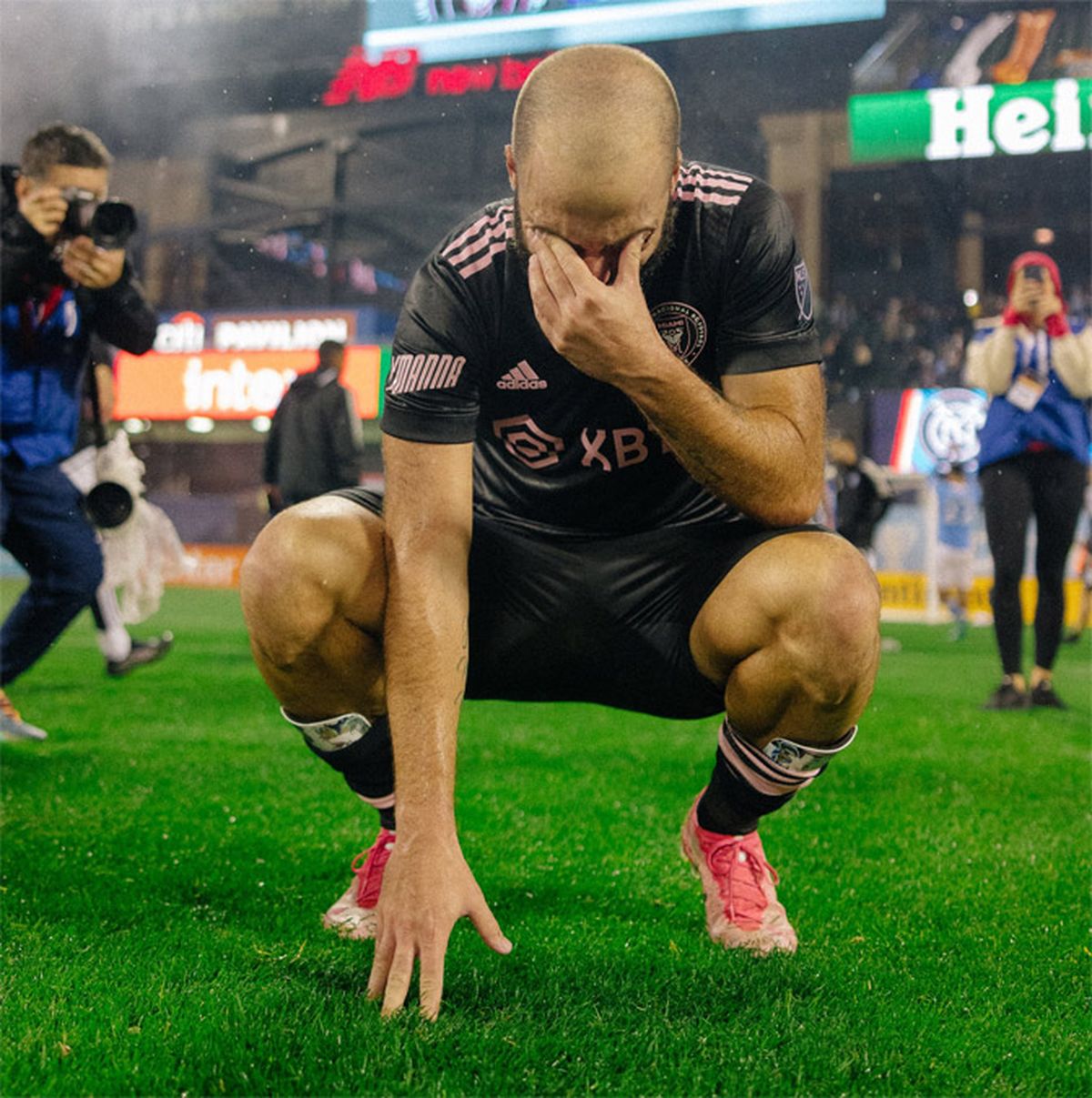 En octubre de 2022, el Pipa Higuaín jugó su último partido como futbolista profesional con la camiseta del Inter Miami. En octubre de 2022, el Pipa Higuaín jugó su último partido como futbolista profesional con la camiseta del Inter Miami. 