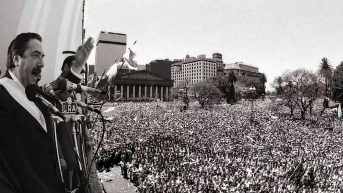 En los '70 había votado al peronismo. En los '80 elegí al radicalismo. Raúl Alfonsín (foto) me había impactado. En los '70 había votado al peronismo. En los '80 elegí al radicalismo. Raúl Alfonsín (foto) me había impactado.