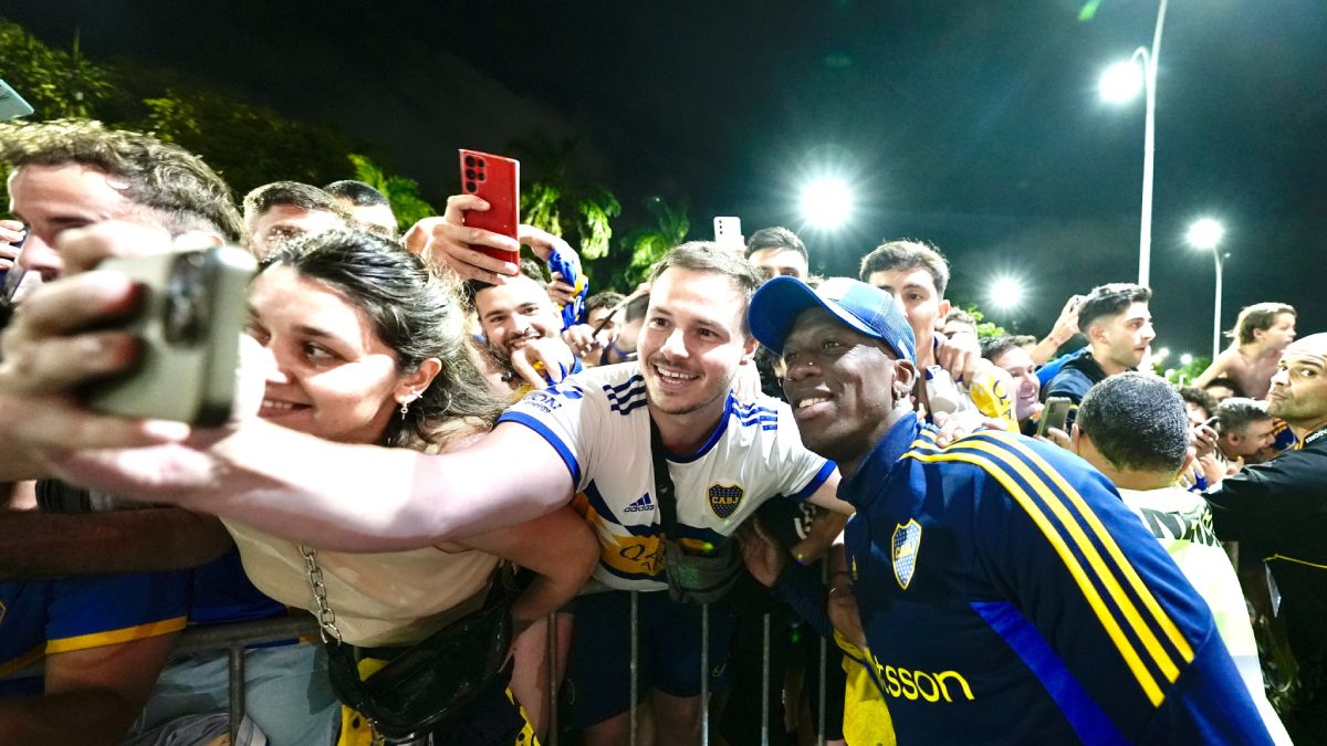 Se calcula que hay unos 2.000 hinchas de Boca que fueron a ver la final de la Copa Libertadores 2023. Se espera que se complete una cantidad de 80.000. Se calcula que hay unos 2.000 hinchas de Boca que fueron a ver la final de la Copa Libertadores 2023. Se espera que se complete una cantidad de 80.000.