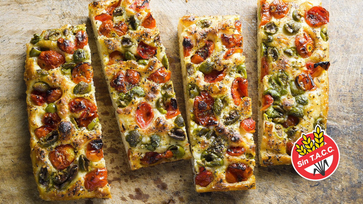 Esta focaccia sin TACC es muy fácil de hacer y puedes agregarle lo que más te guste. Esta focaccia sin TACC es muy fácil de hacer y puedes agregarle lo que más te guste.