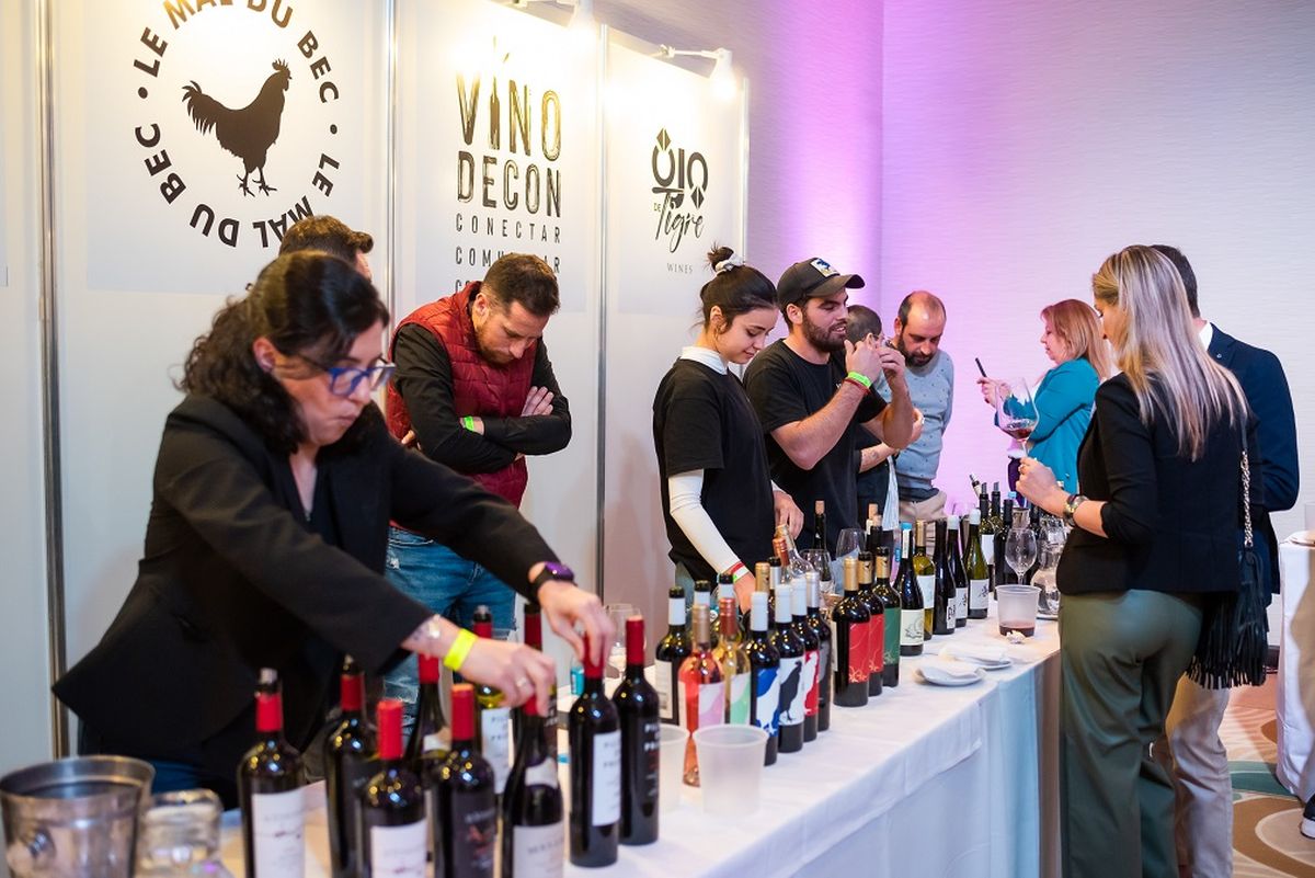 Wine Expo en el Hilton Mendoza es una feria que alberga vinos de bodegas tradicionales, con mucha historia y reconocimiento internacional. Wine Expo en el Hilton Mendoza es una feria que alberga vinos de bodegas tradicionales, con mucha historia y reconocimiento internacional.