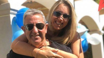El senador Julio Cobos junto a su actual pareja, Natalia Obón.