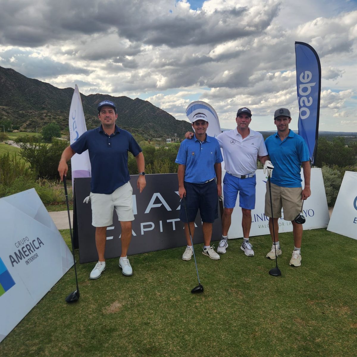 Los ganadores de la segunda etapa.