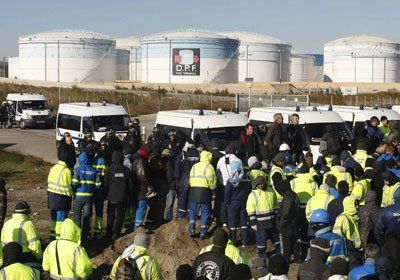 Se agravó la crisis del combustible en Francia y un tercio de las estaciones no tiene qué vender
