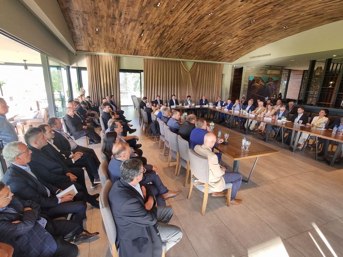 El gobierno nacional envío al secretario de la Pequeña y Mediana Empresa, Emprendedores y Economía del Conocimiento, Marcos Ayerra, el subsecretario Pyme, Christian Bauab, y el director de Competitividad, Martín Bermejo. El gobierno nacional envío al secretario de la Pequeña y Mediana Empresa, Emprendedores y Economía del Conocimiento, Marcos Ayerra, el subsecretario Pyme, Christian Bauab, y el director de Competitividad, Martín Bermejo.