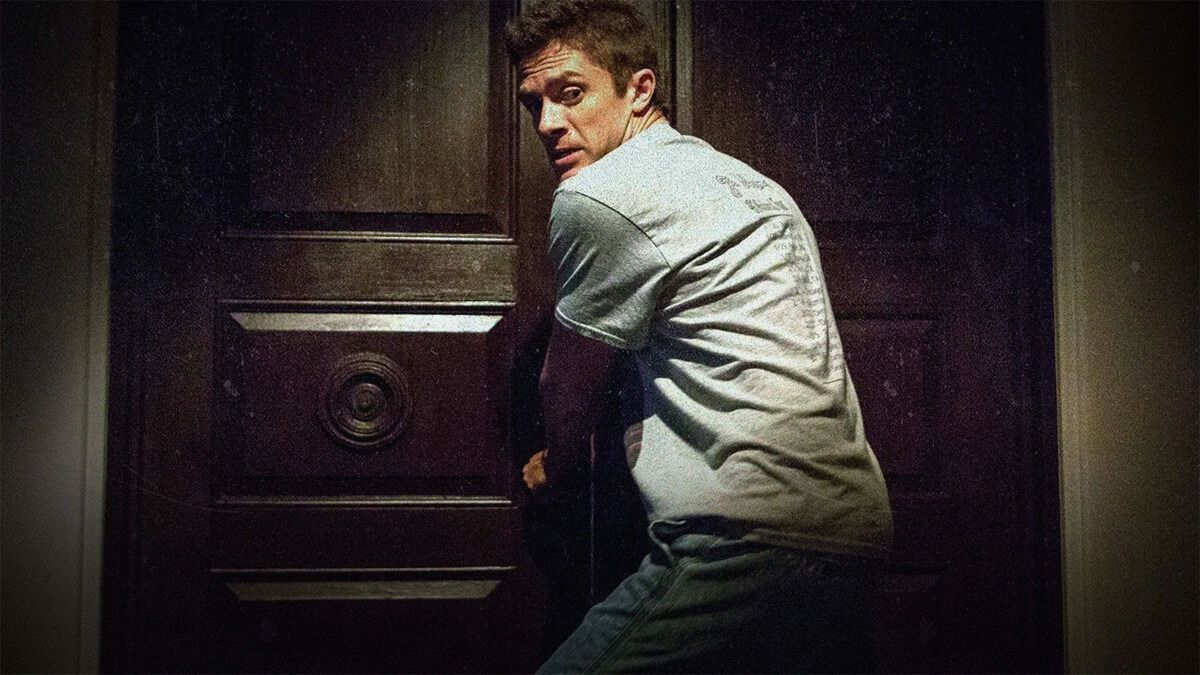 El actor Topher Grace interpreta a Tom Walker en la película de Netflix.