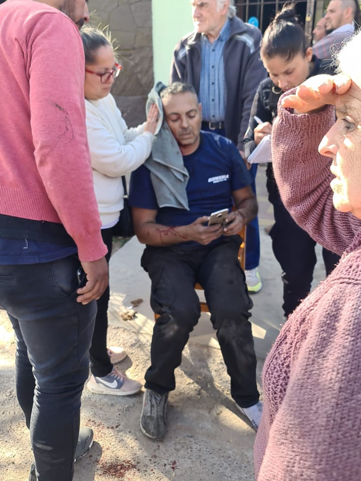 Un hombre herido -Juan Carlos Aguirre-, con cortes, uno profundo en el cuero cabelludo; y traumatismo varios fue el saldo de la explosión en Dorrego.