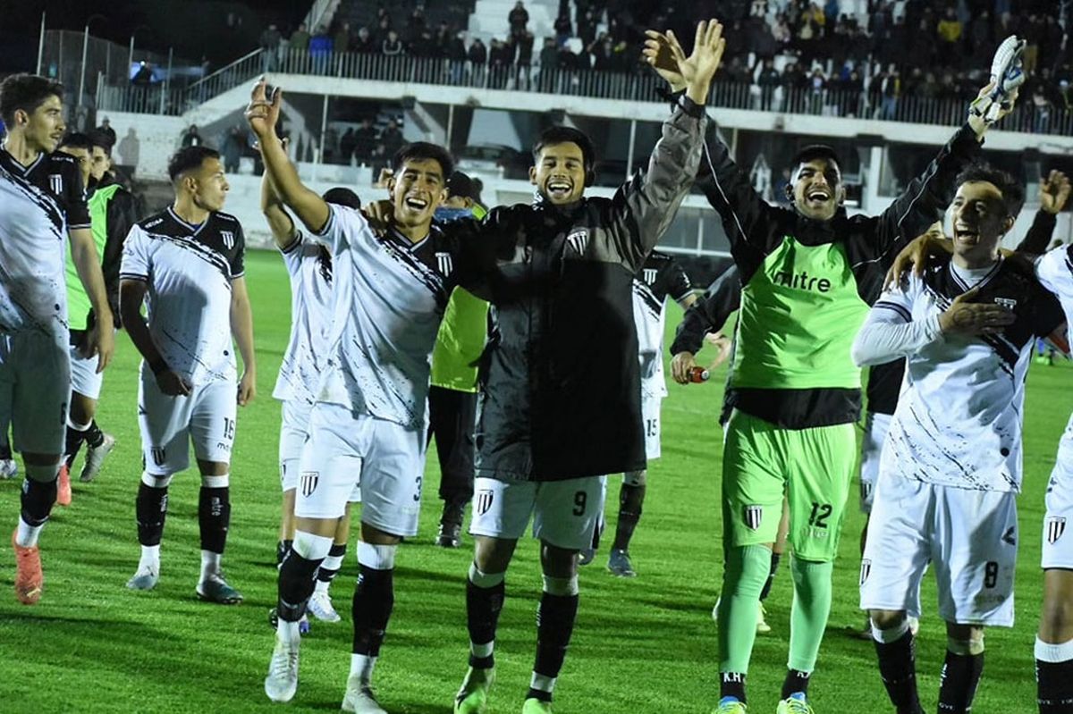 El Lobo buscará los tres puntos en Floresta en esta recta final del certamen. El Lobo buscará los tres puntos en Floresta en esta recta final del certamen.