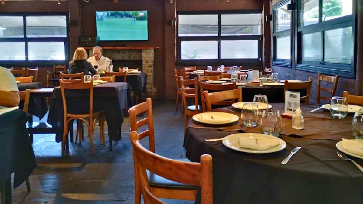 El ambiente que tiene el bodegón ubicado en Haedo.