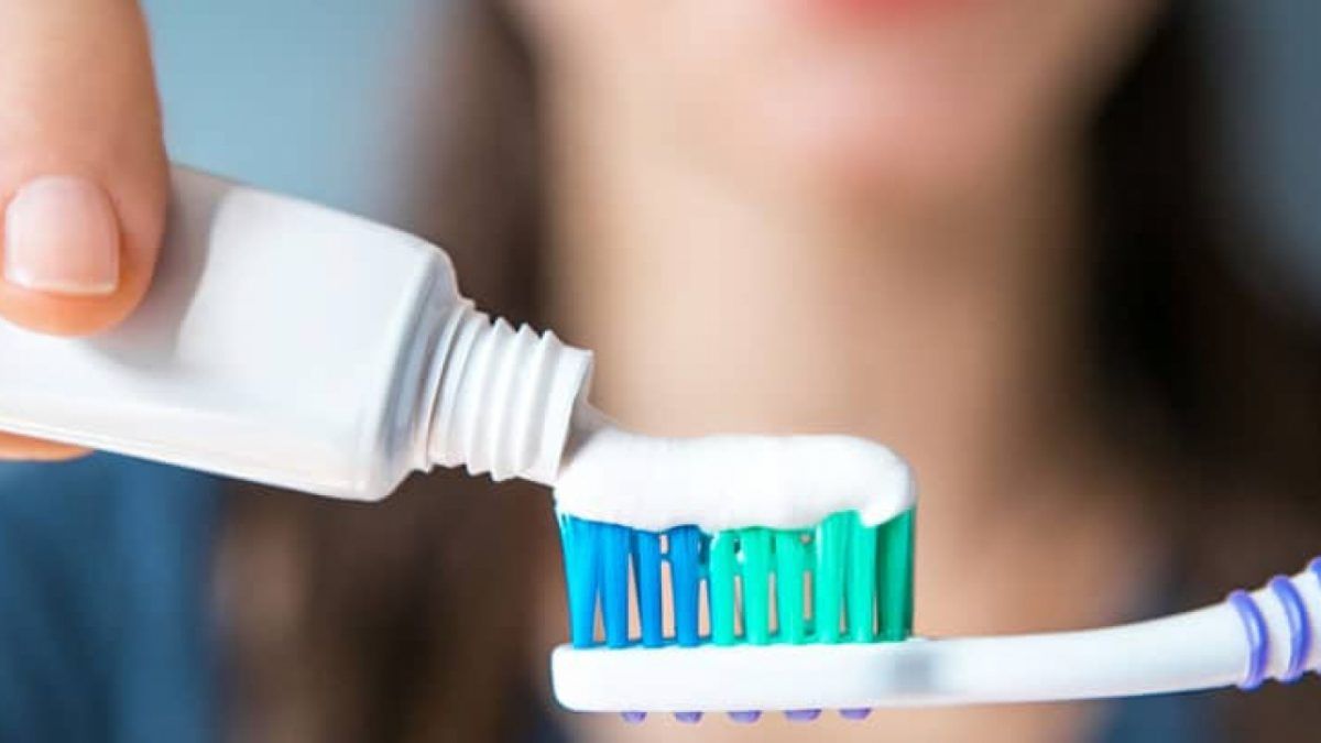 Confundió veneno con pasta dental y murió envenenada