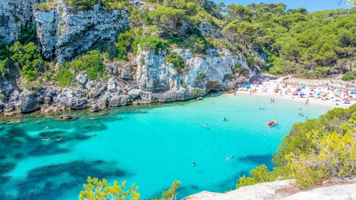 Esta cala es un verdadero paraíso para sus visitantes. Esta cala es un verdadero paraíso para sus visitantes.