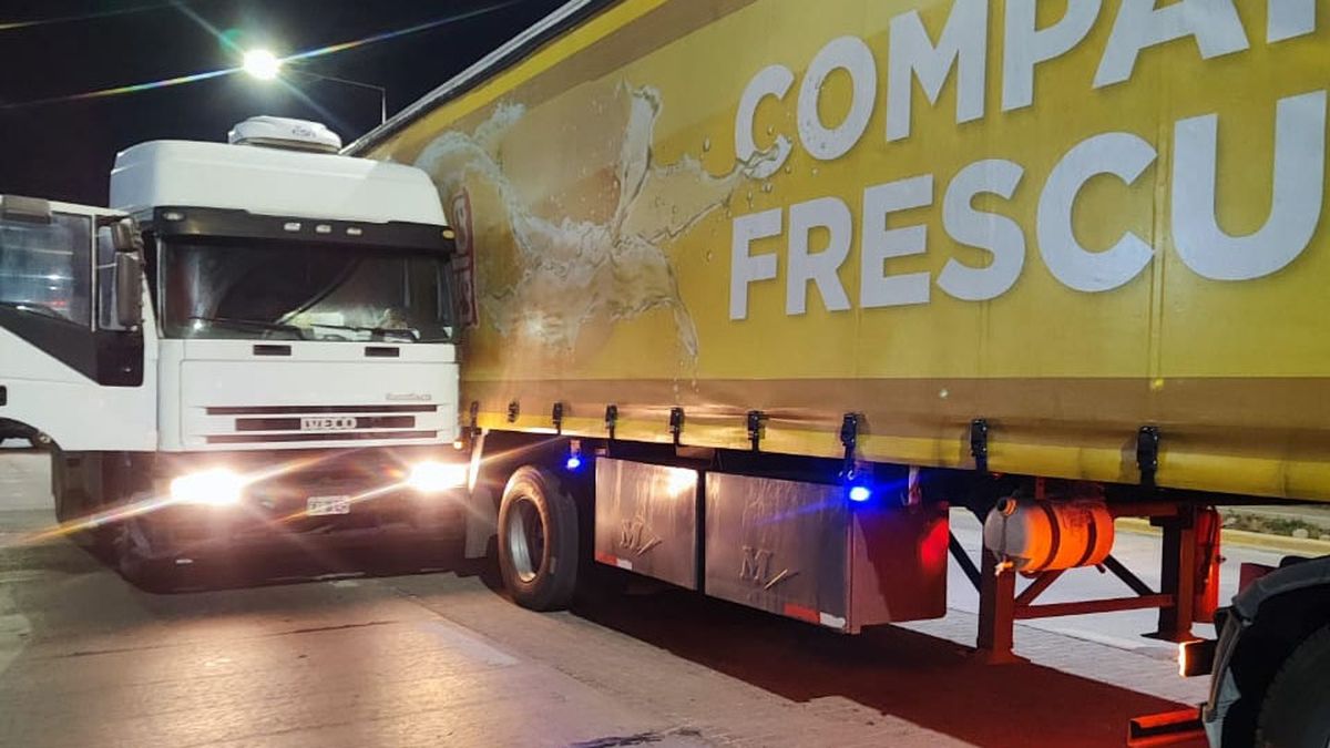 Luego del accidente, los médicos constataron que el camionero se descompensó y murió. Luego del accidente, los médicos constataron que el camionero se descompensó y murió. 