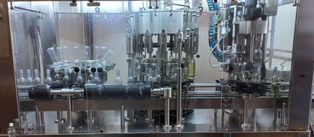 Así se realiza el envasado de las botellas plásticas que salieron al mercado.