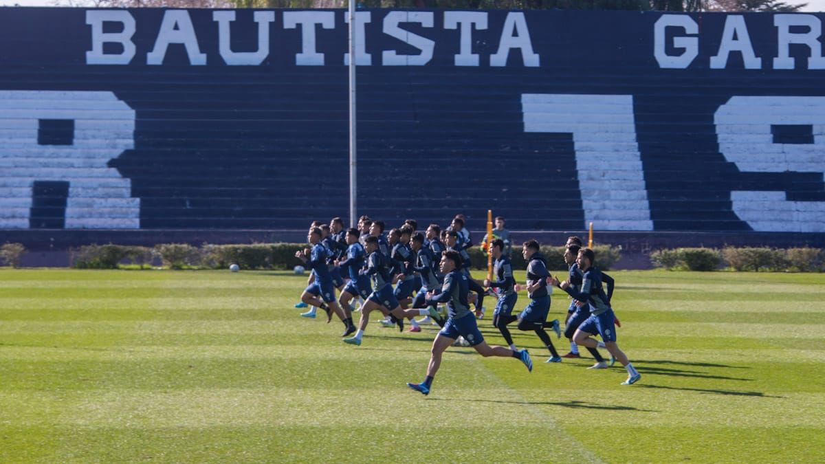 El plantel de la Lepra entrenó en el Bautista Gargantini pensando en partido ante Vélez. El plantel de la Lepra entrenó en el Bautista Gargantini pensando en partido ante Vélez.
