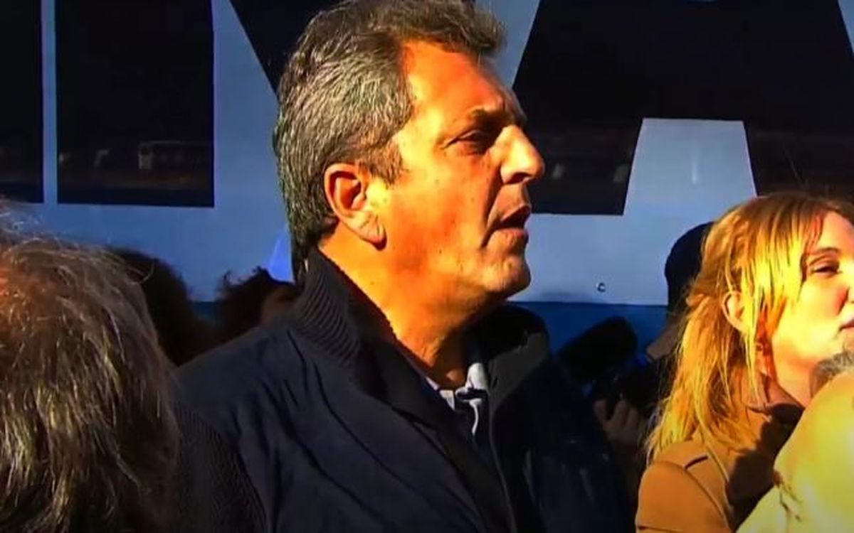 Sergio Massa también se sumó a la movilización en apoyo a la ex presidenta Cristina Fernández de Kirchner. Sergio Massa también se sumó a la movilización en apoyo a la ex presidenta Cristina Fernández de Kirchner.