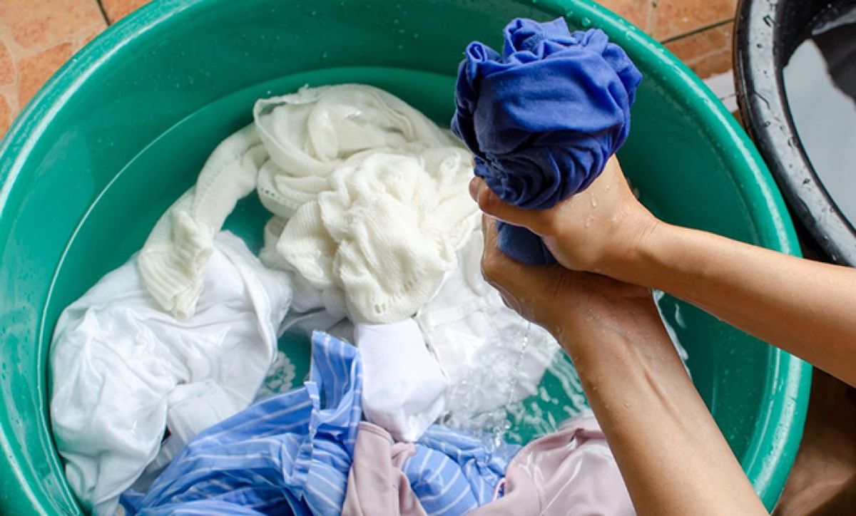 Lavar la ropa con agua de lluvia ofrece grandes beneficios.&nbsp;