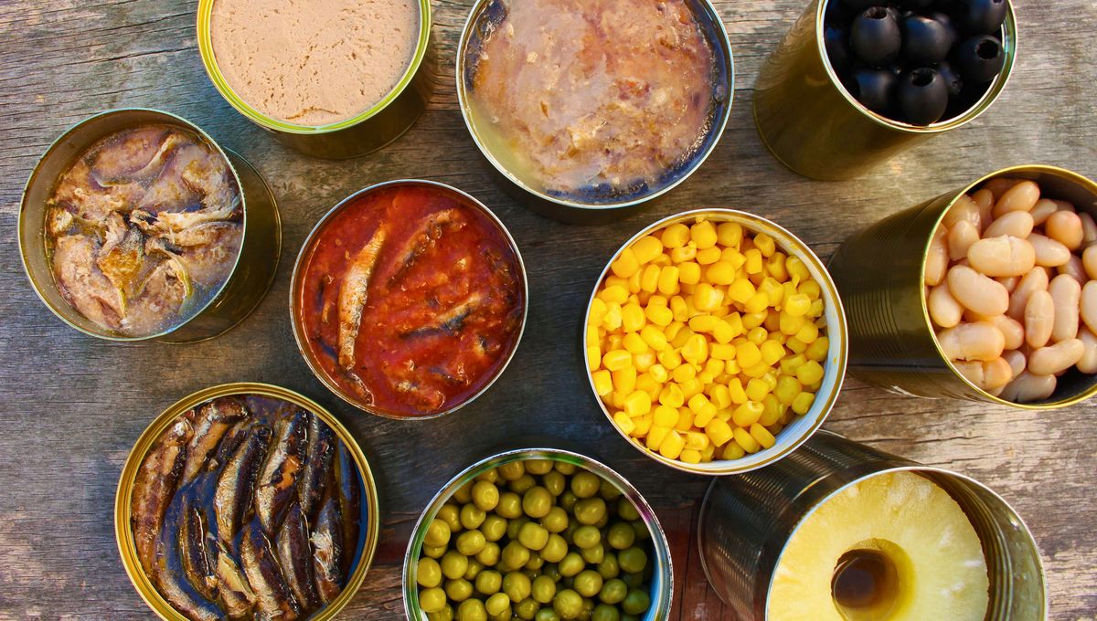 Hay que tener mucho cuidado al preparar alimentos en conserva en casa Hay que tener mucho cuidado al preparar alimentos en conserva en casa