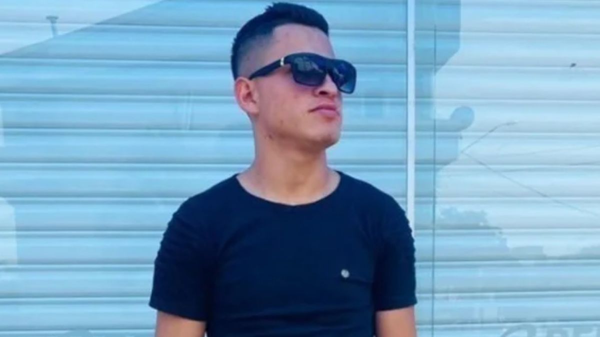 El joven de 23 años hizo una fuerte apuesta en la carrera de caballos , no la pagó y fue asesinado por el ganador El joven de 23 años hizo una fuerte apuesta en la carrera de caballos , no la pagó y fue asesinado por el ganador