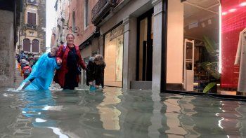 Venecia tiene 70% bajo el agua por inundaciones atípicas