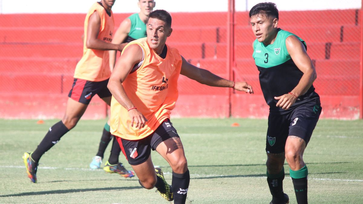 Deportivo Maipú jugó un amistoso ante San Martín de San Juan en calle Vergara.