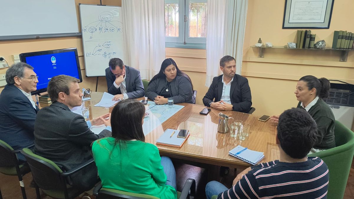 Autoridades del INA y de la Dirección de Afirmación de los Derechos Indígenas coordinaron el protocolo de acceso a la información sobre proyectos mineros. Autoridades del INA y de la Dirección de Afirmación de los Derechos Indígenas coordinaron el protocolo de acceso a la información sobre proyectos mineros.