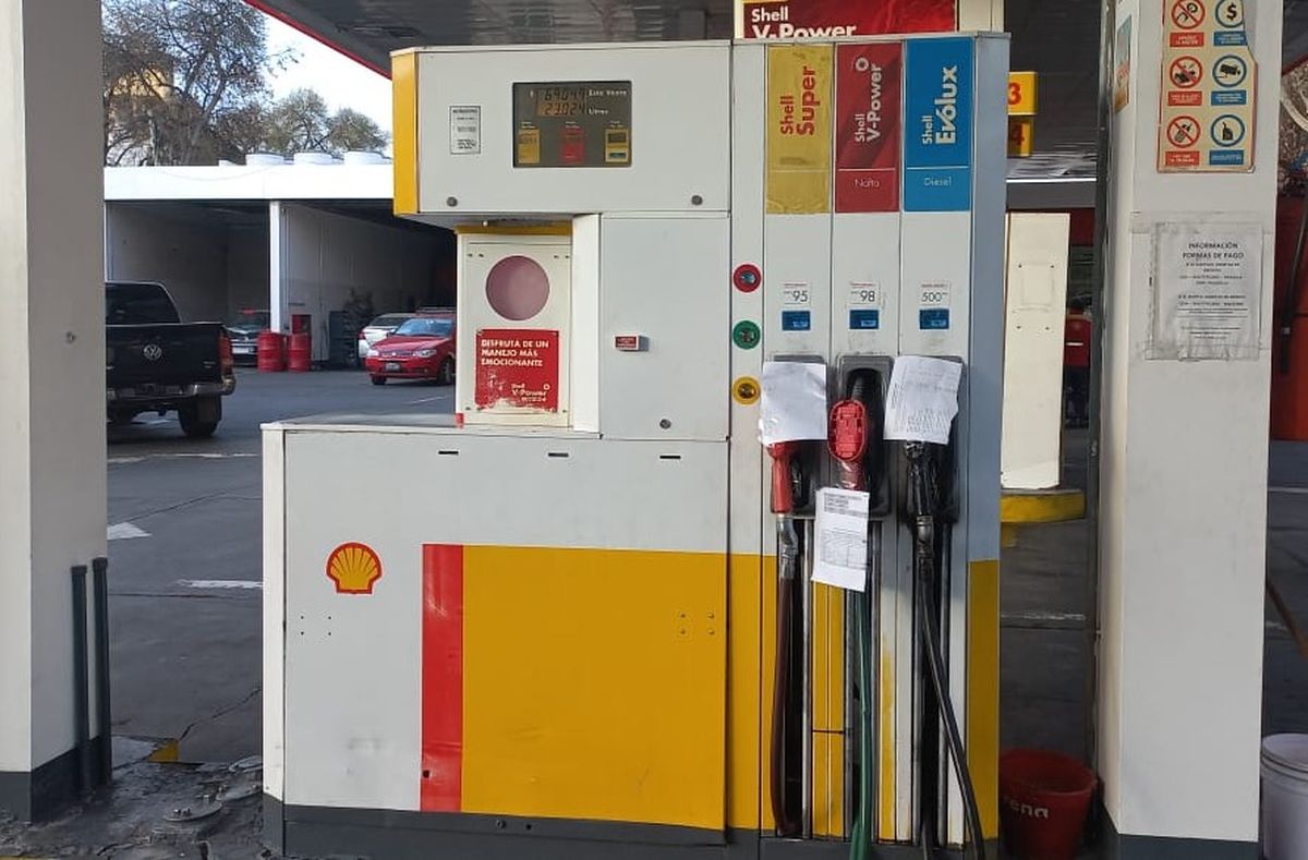 Mangueras cerradas en la Shell. Mangueras cerradas en la Shell.