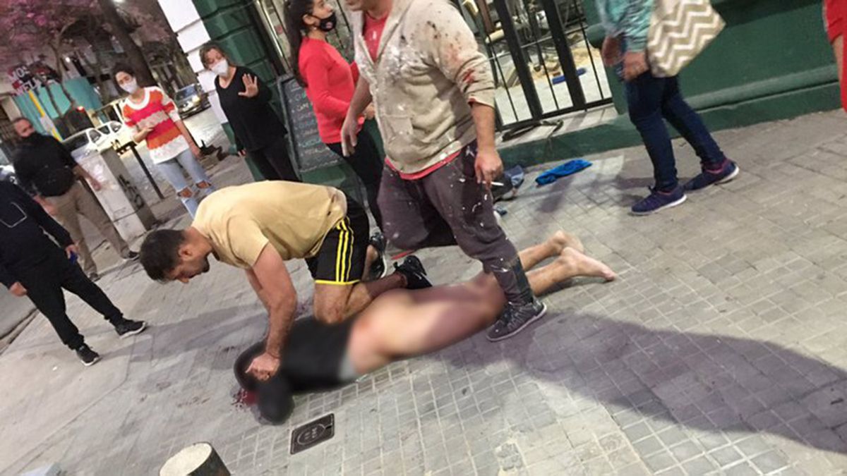 Un delincuente que entró a robar a un comercio de Rosario, fue atrapado y golpeado por los vecinos. Intentó asaltar a una mujer embarazada