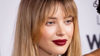 La serie que rompe récords en Netflix: la protagoniza Katherine Langford y es la más vista