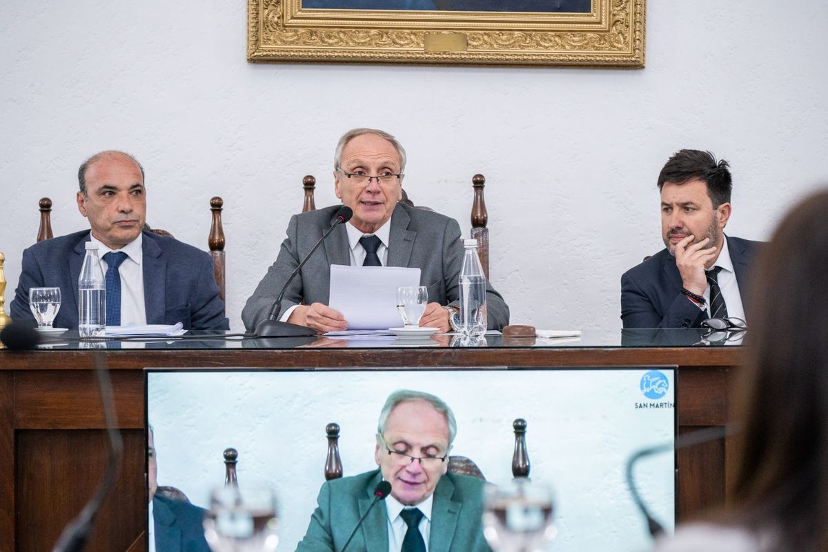 Raúl Rufeil brindó su discurso de apertura de sesiones ordinarias ante el Concejo Deliberante. Raúl Rufeil brindó su discurso de apertura de sesiones ordinarias ante el Concejo Deliberante.