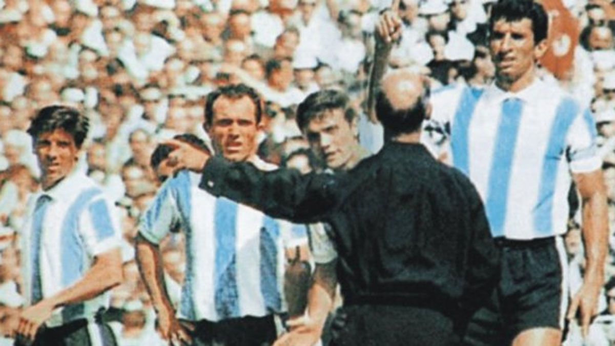 Rattín protagonizó un hecho histórico en Inglaterra 66.