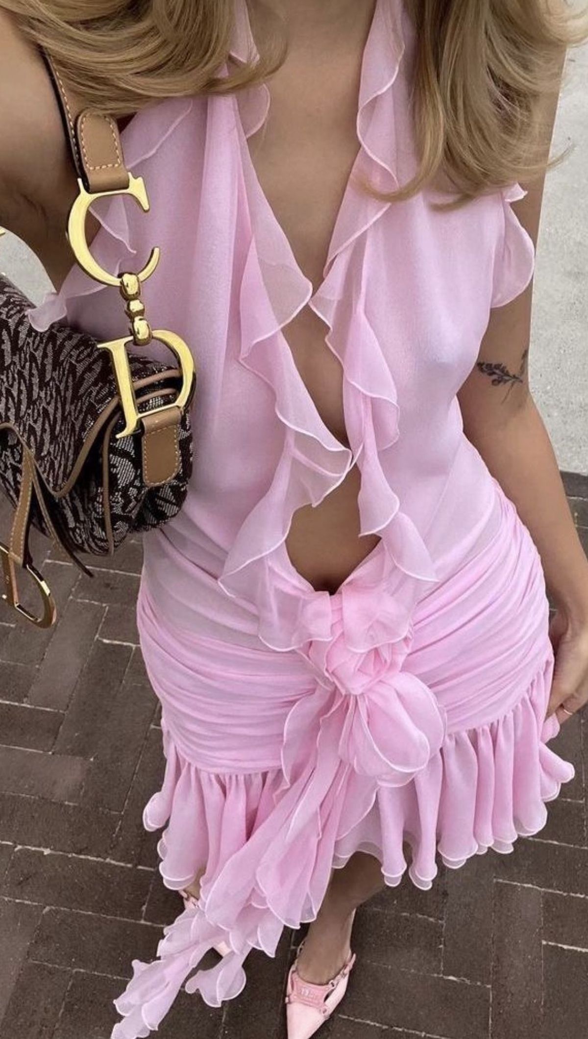 Los colores de la temporada de primavera-verano 2025 son frescos, cálidos y románticos. Los colores de la temporada de primavera-verano 2025 son frescos, cálidos y románticos.