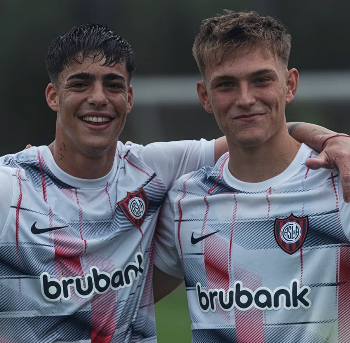Ignacio Perruzzi, a la derecha, es el otro mendocino convocado a la Selección argentina Sub 20. Ignacio Perruzzi, a la derecha, es el otro mendocino convocado a la Selección argentina Sub 20. 